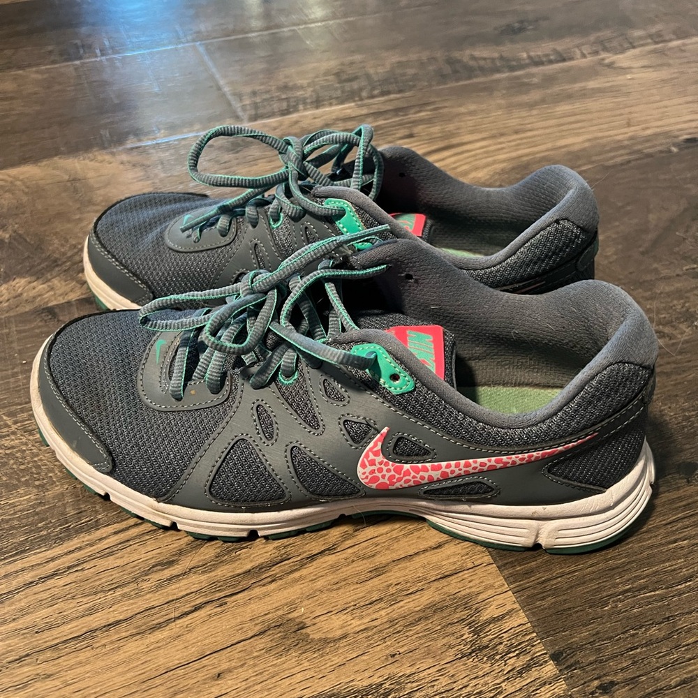 Women’s Nike Revolution 2 Sneakers